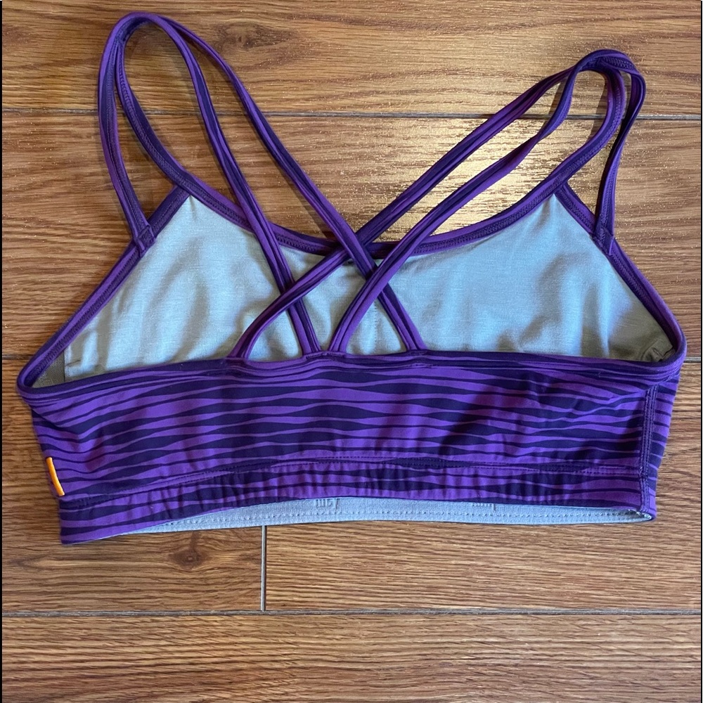 LUCY cross strap yoga bra - Picture 2 of 3